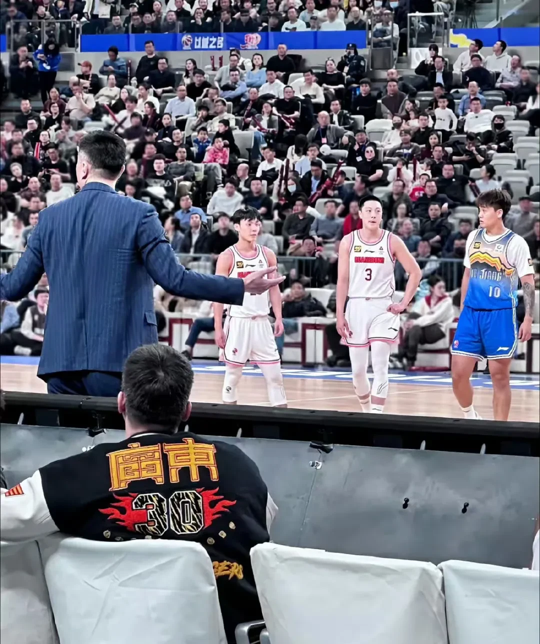 最后时刻体能课后，广东宏远伤情更新备战亚洲杯，气氛紧张，临场指挥获称赞的简单介绍